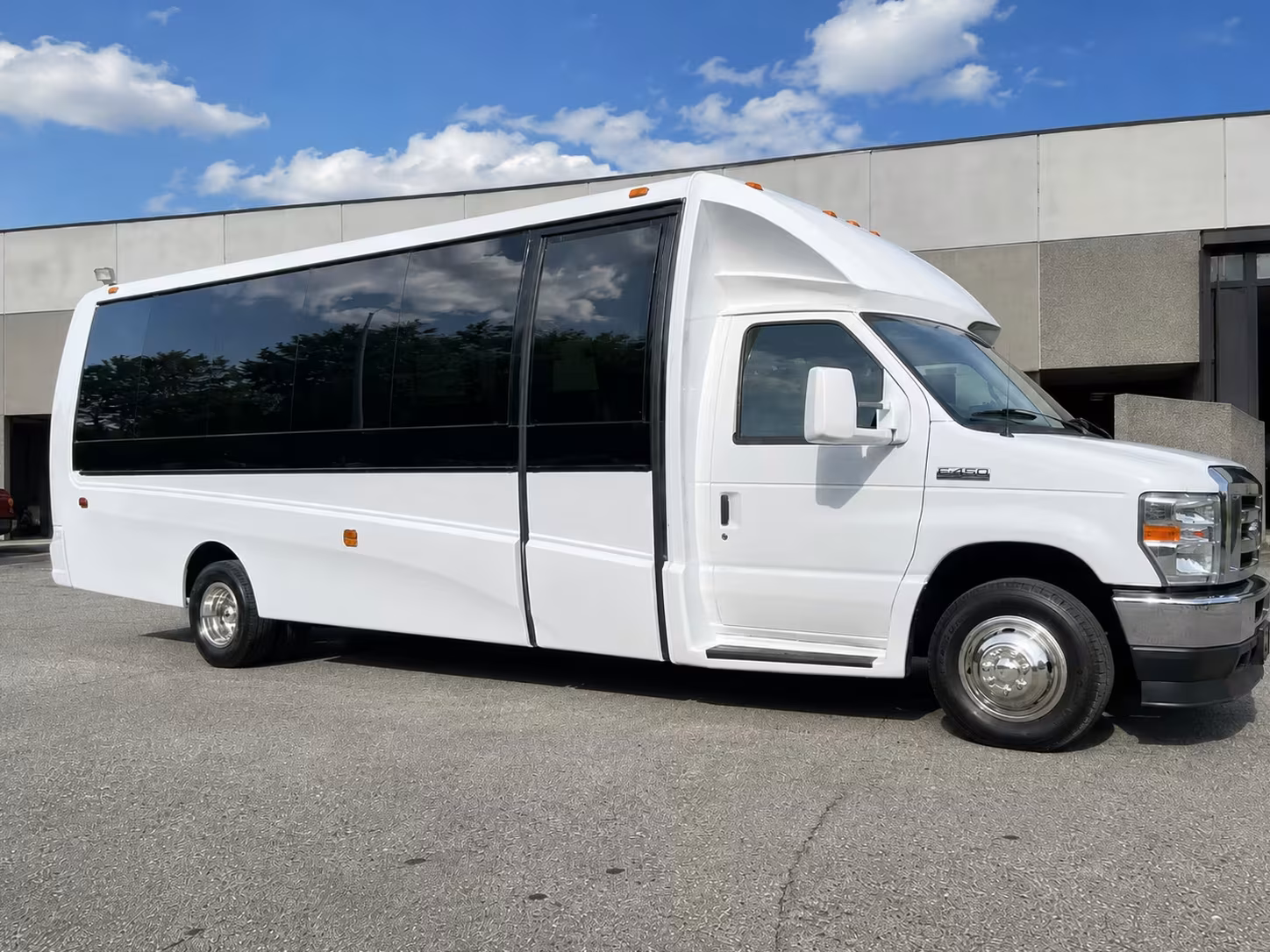 fairfield minibus rentals for winery tours and corporate retreats